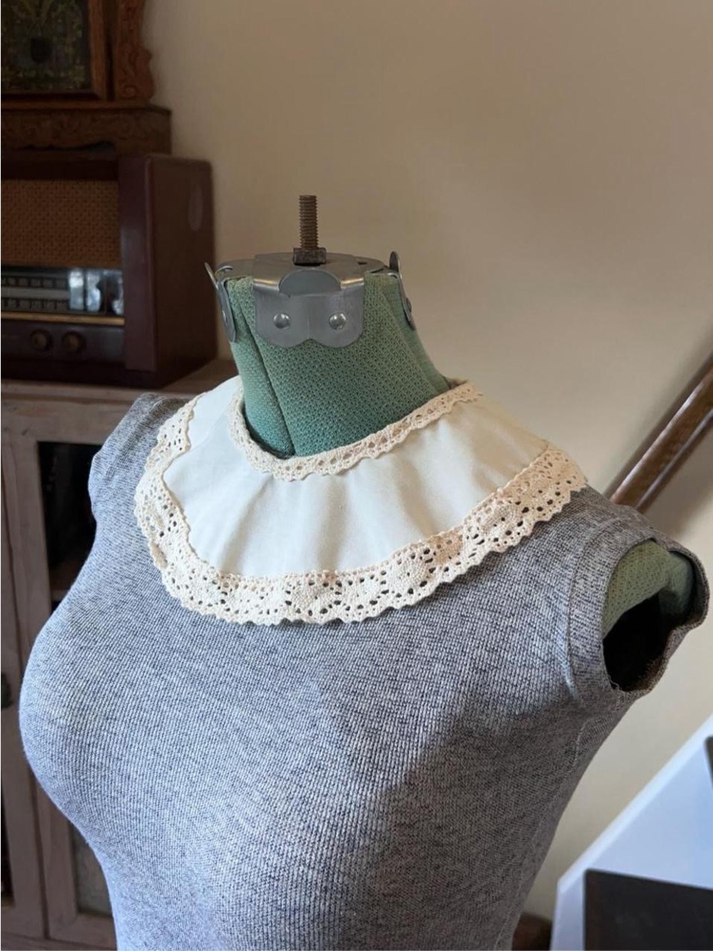 Vintage Cream Woven Lace Detachable Collar with Scalloped edge